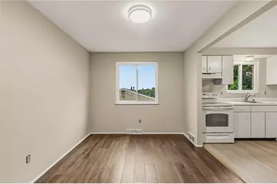 498 Maple Rd, Pittsburgh, PA 15239 - Photo 6