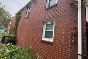 2035 Fairlawn St, Pittsburgh, PA 15221 - Photo 2