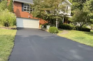 14 Redgrave Dr, Hempfield Township, PA 15601 - Photo 2