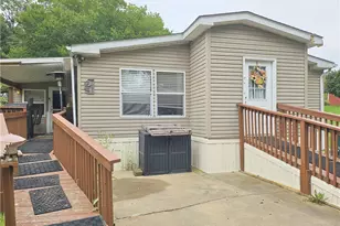 607 Amy Ln, Center Township, PA 16001 - Photo 4