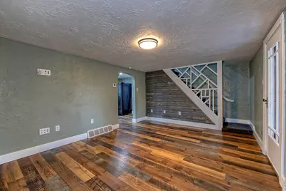 805 Meadowbrook Road, Level Green, PA 15085 - Photo 6
