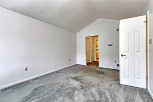 2203 Hunt Club Dr, Hempfield Township, PA 15601 - Photo 18