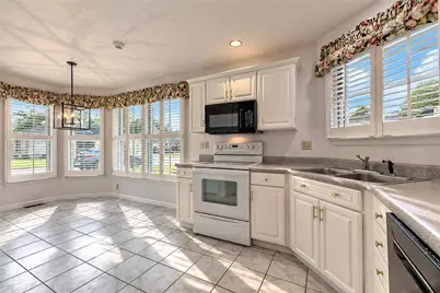 2203 Hunt Club Dr, Hempfield Township, PA 15601 - Photo 6