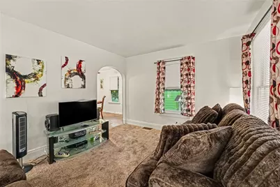 592 Hull St, Sharon, PA 16146 - Photo 6