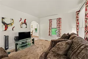 592 Hull St, Sharon, PA 16146 - Photo 6