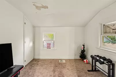 592 Hull St, Sharon, PA 16146 - Photo 16