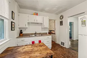 592 Hull St, Sharon, PA 16146 - Photo 10