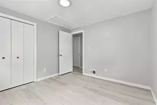 105 Locust Ln, Pittsburgh, PA 15241 - Photo 14