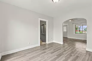 2004 Pioneer Ave, Pittsburgh, PA 15226 - Photo 10