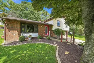 164 Lansdowne Dr, Moon/Crescent Twp, PA 15108 - Photo 2