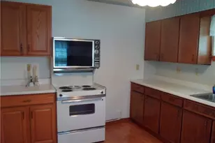 47 Cherry Ave, Mt Pleasant Boro, PA 15666 - Photo 6