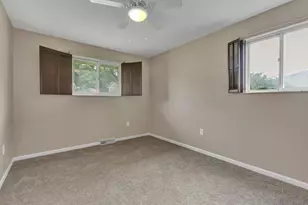 1306 Lincoln Dr, Center Township, PA 15061 - Photo 14