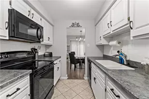 395 Hemlock Ct, Ross Twp, PA 15237 - Photo 12