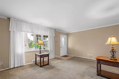 153 Woodhall Dr, Pittsburgh, PA 15236 - Photo 8