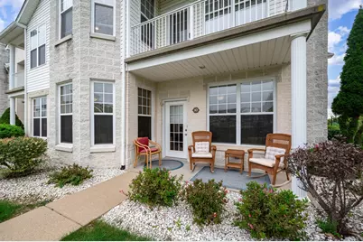 242 Adams Pointe Boulevard #10, Adams Township, PA 16046 - Photo 6