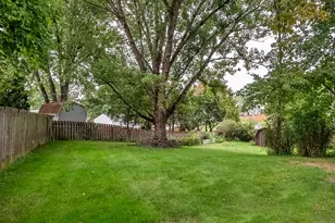 109 Fox Chase Ct, Cranberry Township, PA 16066 - Photo 2