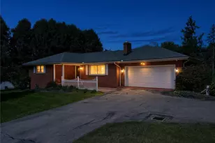 22 Meadowbrook Dr, Neshannock Township, PA 16105 - Photo 2