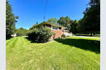 22 Meadowbrook Dr, Neshannock Township, PA 16105 - Photo 4