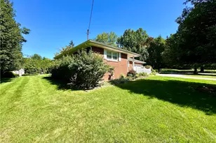 22 Meadowbrook Dr, Neshannock Township, PA 16105 - Photo 4