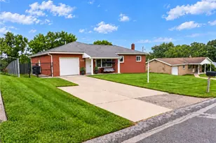 113 Elm Dr, Monaca, PA 15061 - Photo 2