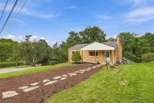 26 Sterling Dr, Robinson Twp, PA 15108 - Photo 4