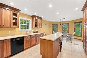 2525 Lindenwood Dr, Pittsburgh, PA 15090 - Photo 8