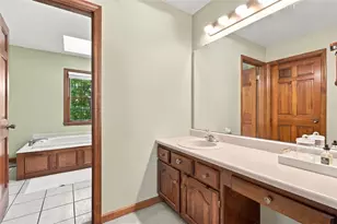 2525 Lindenwood Dr, Pittsburgh, PA 15090 - Photo 22
