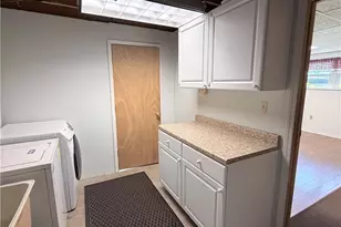 722 Courtview Dr, Hempfield Township, PA 15601 - Photo 26