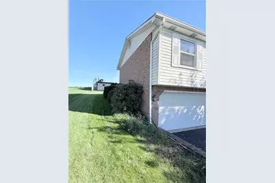 722 Courtview Dr, Hempfield Township, PA 15601 - Photo 14