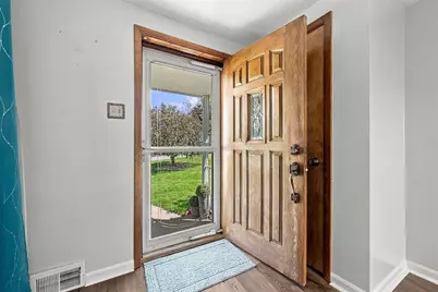 16 S Rolling Hills Ave, Hempfield Township, PA 15642 - Photo 4