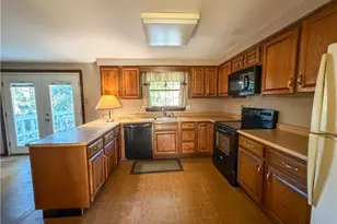 210 Courtney Pl, Pittsburgh, PA 15090 - Photo 10