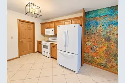 1043 Timberwood Dr, Chippewa Township, PA 15010 - Photo 4