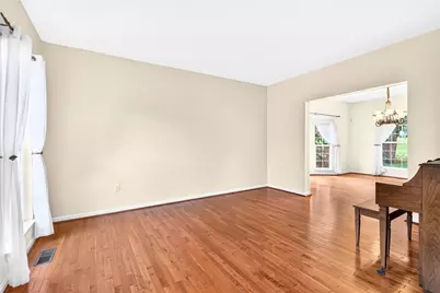 1619 Norman Dr, Pittsburgh, PA 15143 - Photo 6