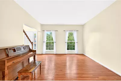 1619 Norman Dr, Pittsburgh, PA 15143 - Photo 8