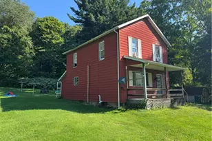 35 Broad St, Sandy Lake Boro, PA 16145 - Photo 1