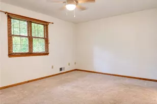 121 Windy Dr, Center Township, PA 16001 - Photo 18