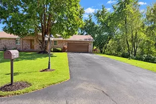 2924 Glenda Dr, Scott Township, PA 16101 - Photo 4