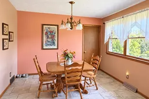 2924 Glenda Dr, Scott Township, PA 16101 - Photo 8