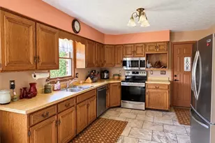 2924 Glenda Dr, Scott Township, PA 16101 - Photo 6