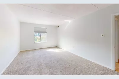 2120 Greentree Road #102E, Scott Township, PA 15220 - Photo 14