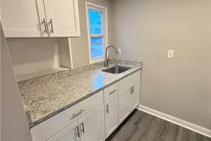 219 E Wallace Ave, New Castle, PA 16101 - Photo 10