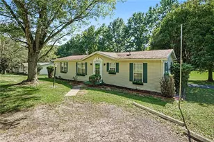 717 Mallard Dr, Washington Township, PA 15613 - Photo 2