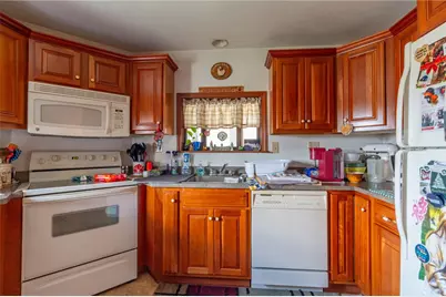 302 Baughman Ave, Jeannette, PA 15644 - Photo 4
