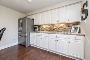 345 Pinehaven Dr, Bethel Park, PA 15102 - Photo 8