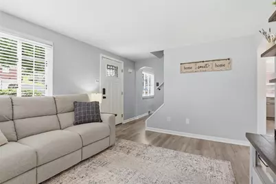974 Kirsopp Ave, Pittsburgh, PA 15220 - Photo 8