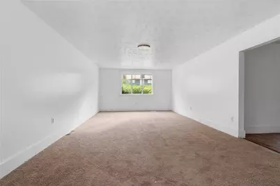 3302 N 31st Ave, Pulaski Township, PA 15066 - Photo 4