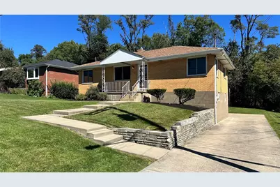 136 Richey Dr, Pittsburgh, PA 15147 - Photo 2