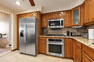 109 Brookmeade Dr, Ross Twp, PA 15237 - Photo 10