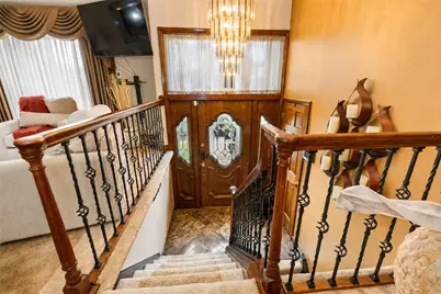 109 Brookmeade Dr, Ross Twp, PA 15237 - Photo 2