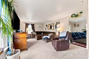 1109 S Grandview St, Youngwood, PA 15697 - Photo 4